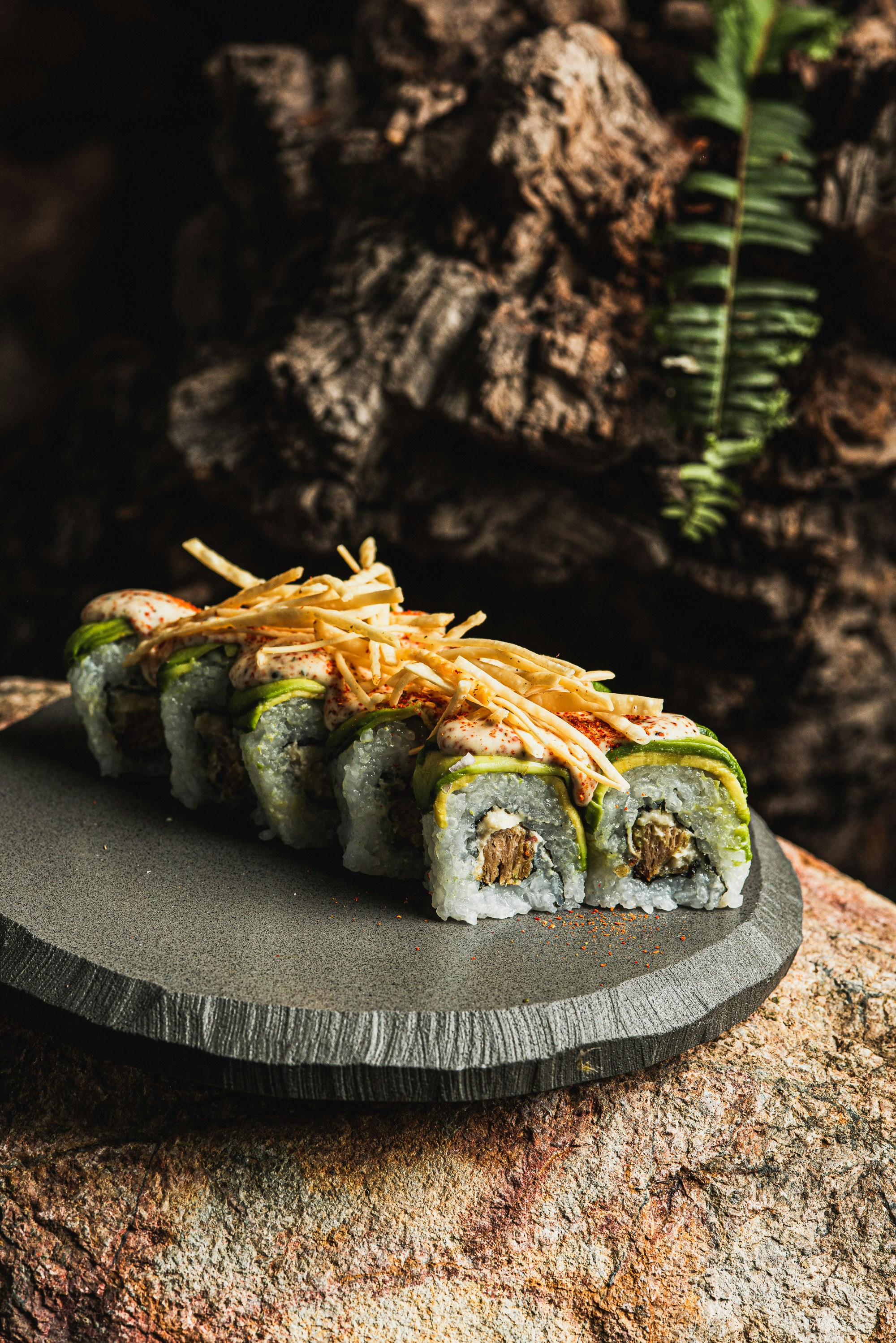 Arte culinario y presentación de platos en Tsuki